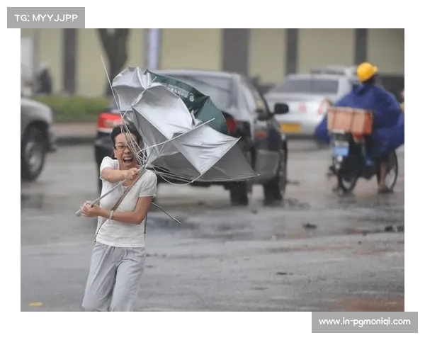 暴雨突袭比赛中 比利时球员为孩子撑起临时雨棚温暖瞬间 暴雨突袭比赛中 比利时球员为孩子撑起临时雨棚温暖瞬间